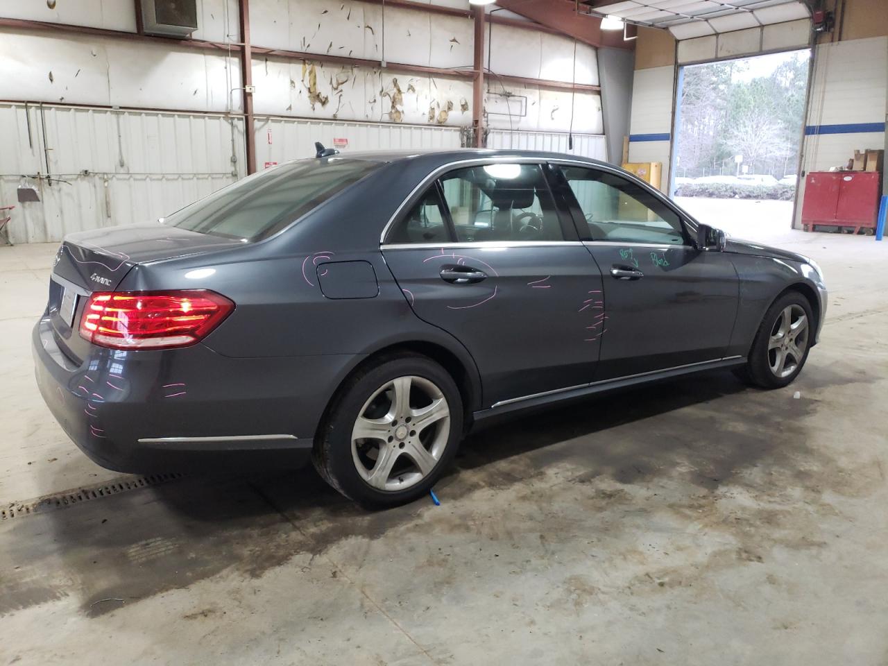 2014 Mercedes-Benz E-klasse VIN WDDHF8JB4EA845098 Copart auction photo, minor dent/scratches damage thumbnail 3