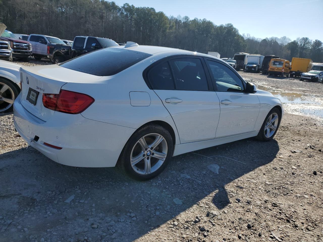2015 BMW 3er VIN WBA3B1G58FNT64786 Copart auction photo, all over damage thumbnail 3