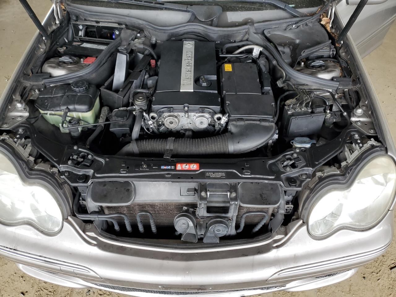 2005 Mercedes-Benz C-klasse VIN WDBRF40JX5A811861 Copart auction photo, vandalism damage thumbnail 11