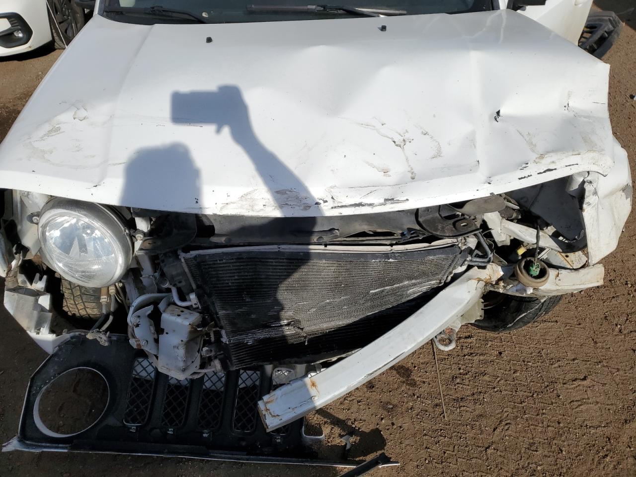 2016 Jeep Liberty (Patriot) VIN 1C4NJRBB7GD512007 Copart auction photo, front end / hail damage thumbnail 12