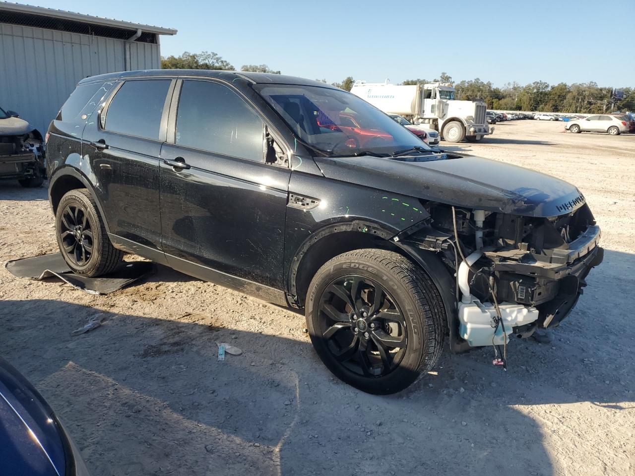 2018 Land Rover Discovery VIN SALCR2RX8JH730233 Copart auction photo, vandalism / all over damage thumbnail 4