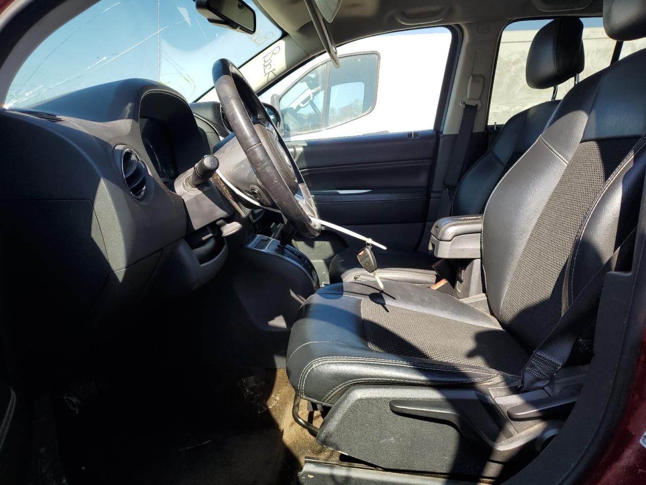 2016 Jeep Compass VIN 1C4NJCEA6GD633420 Copart auction photo, front end / minor dent/scratches damage thumbnail 7