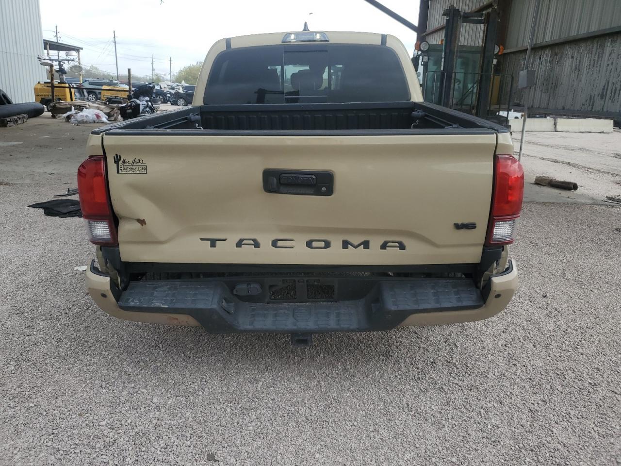 2018 Toyota Tacoma VIN 5TFAZ5CN1JX063194 Copart auction photo, front end / rear end damage thumbnail 6