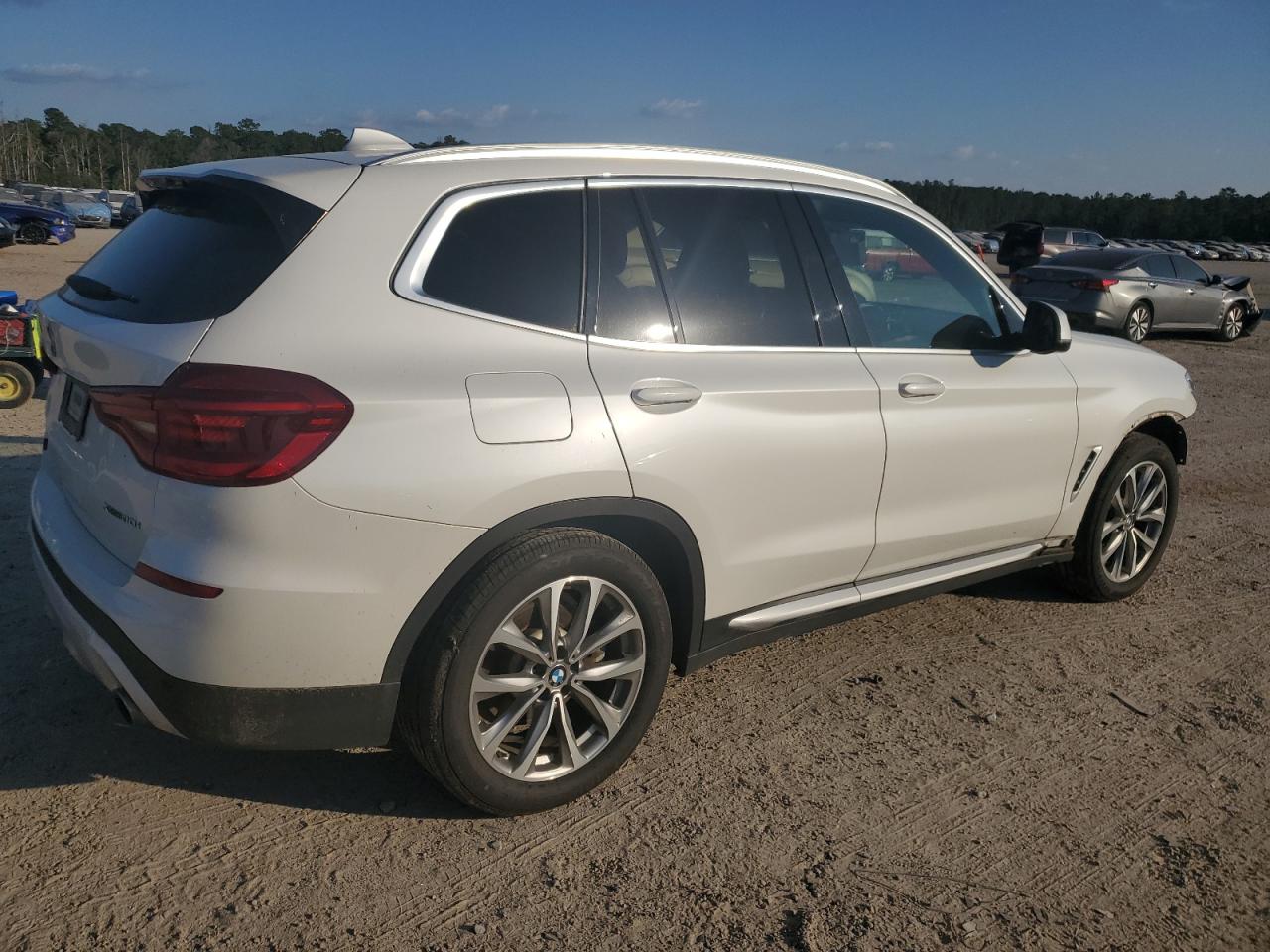 2019 BMW X3 VIN 5UXTR9C5XKLE18339 Copart auction photo, front end damage thumbnail 3