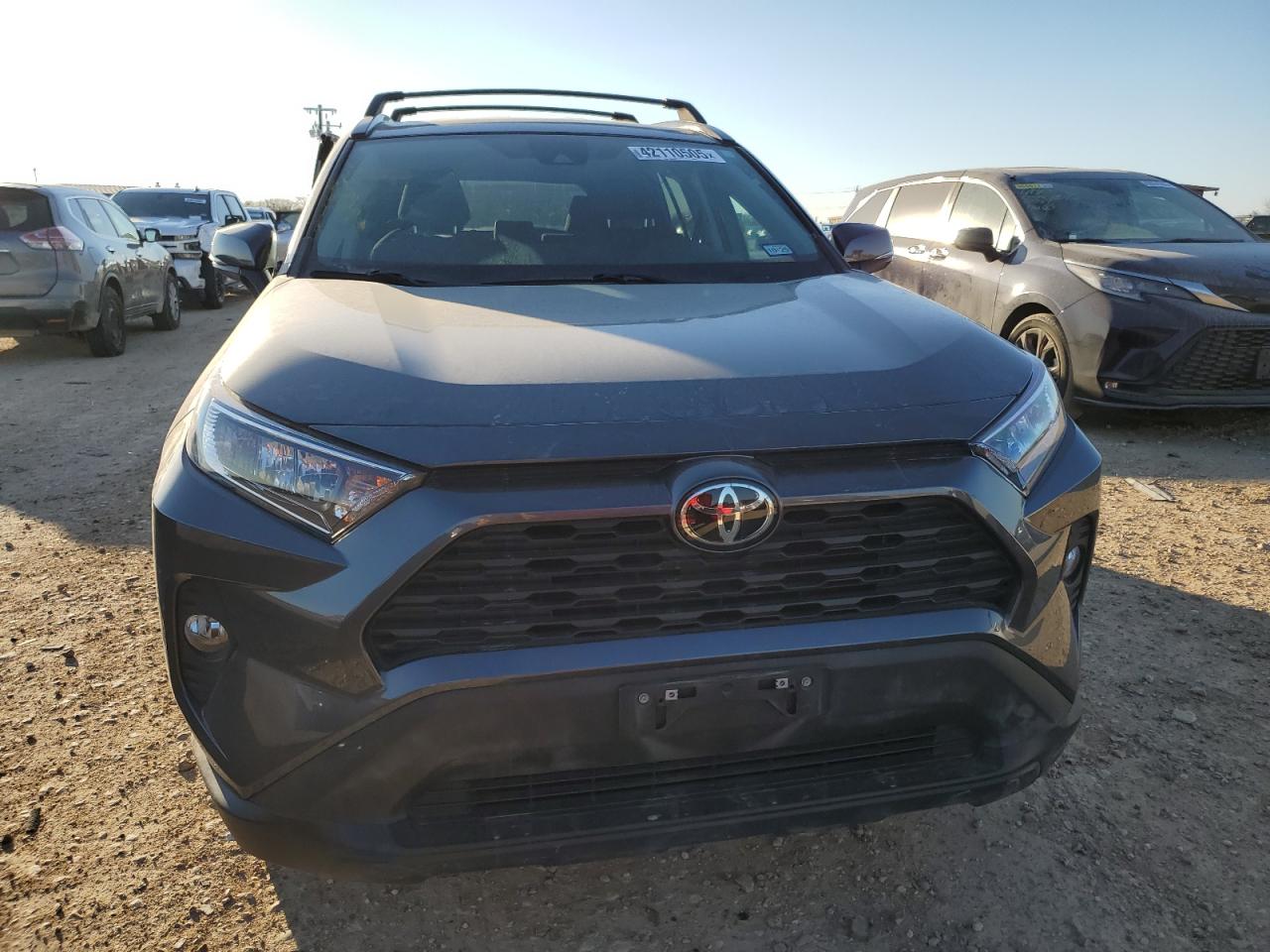 2021 Toyota RAV 4 VIN 2T3P1RFVXMC237472 Copart auction photo, side / minor dent/scratches damage thumbnail 5
