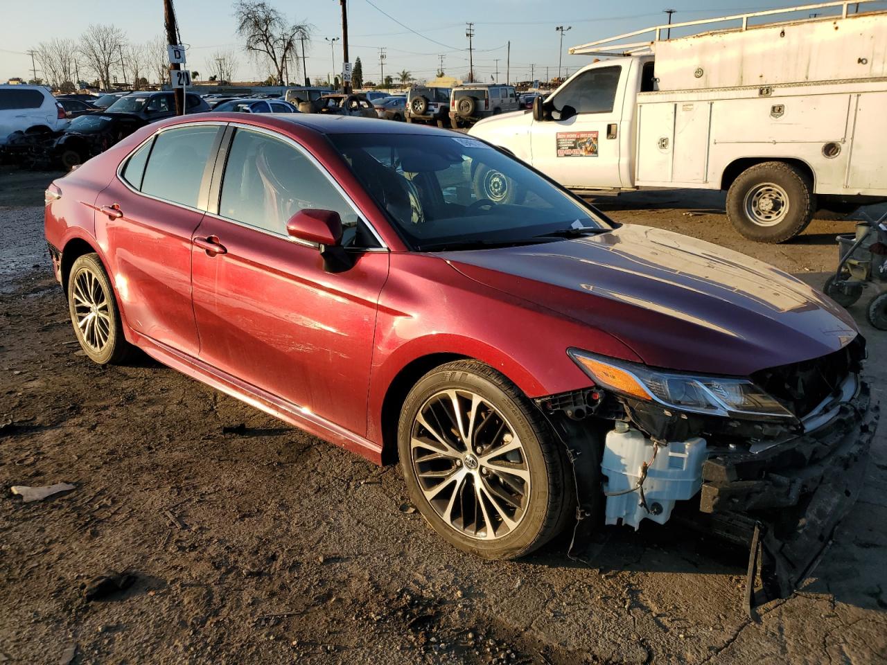 2018 Toyota Camry VIN 4T1B11HK4JU613228 Copart auction photo, vandalism damage thumbnail 4