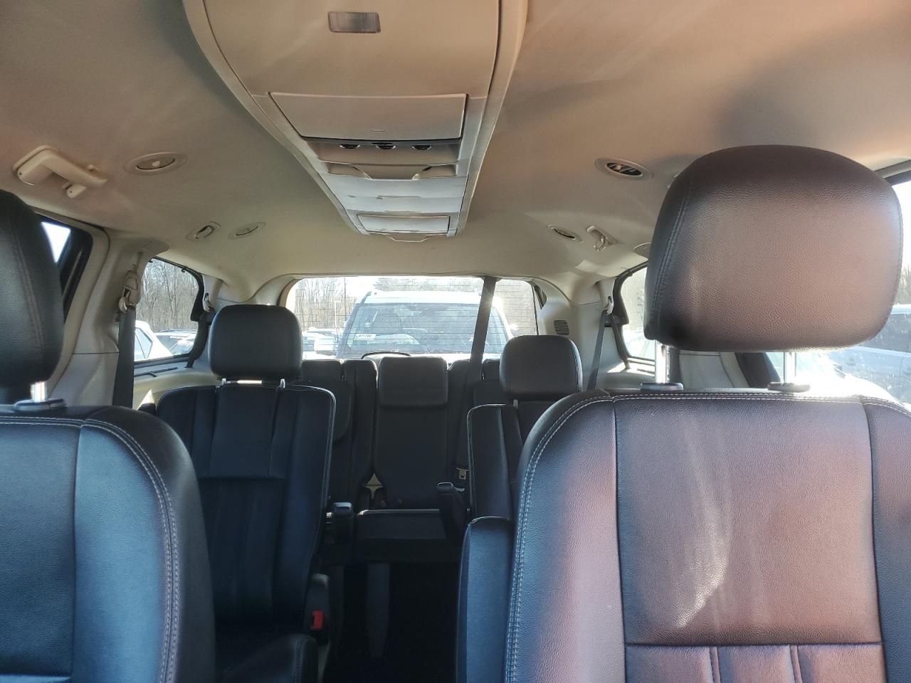 2016 Chrysler Town & Country VIN 2C4RC1BG1GR287489 Copart auction photo, front end / minor dent/scratches damage thumbnail 10