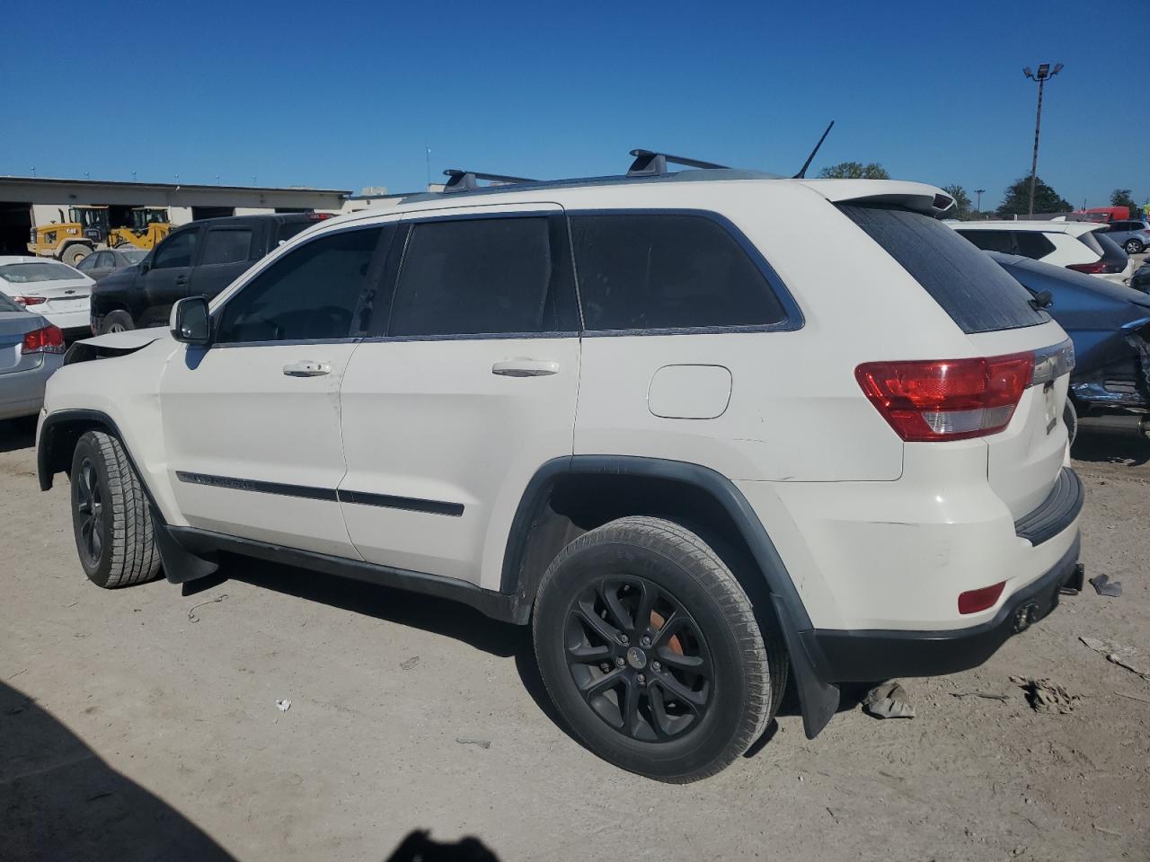 2011 Jeep Grand Cherokee VIN 1J4RR4GG0BC597041 Copart auction photo, front end / minor dent/scratches damage thumbnail 2