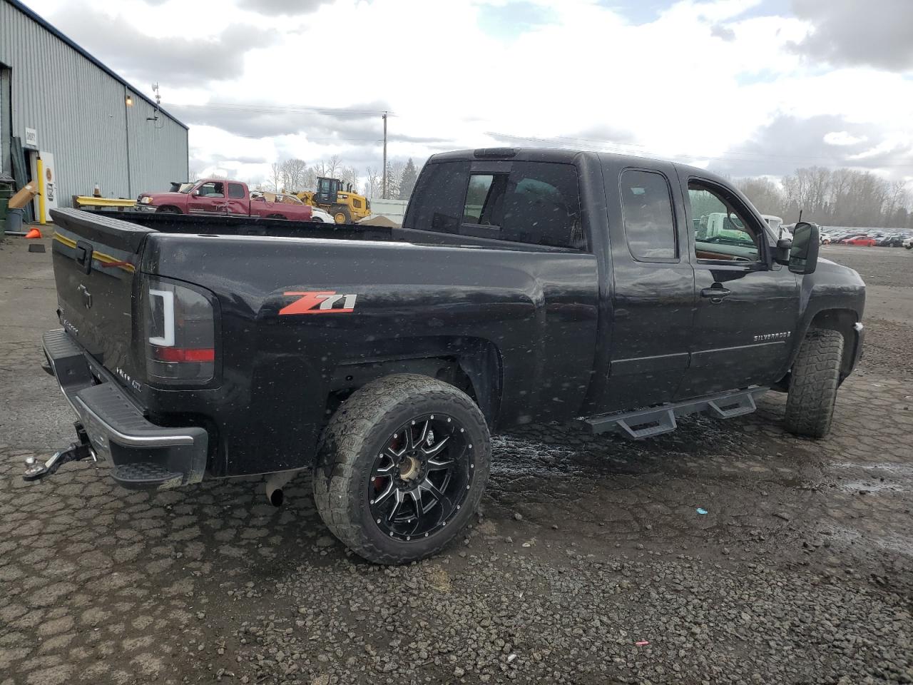 2007 Chevrolet Silverado VIN 1GCEK19007Z513201 Copart auction photo, front end / side damage thumbnail 3
