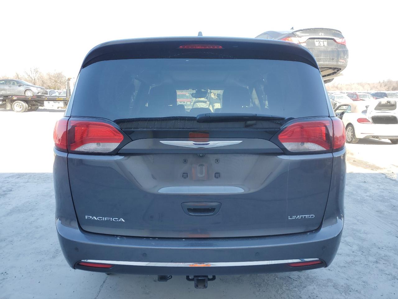 2017 Chrysler Pacifica VIN 2C4RC1GG1HR811959 Copart auction photo, front end / minor dent/scratches damage thumbnail 6