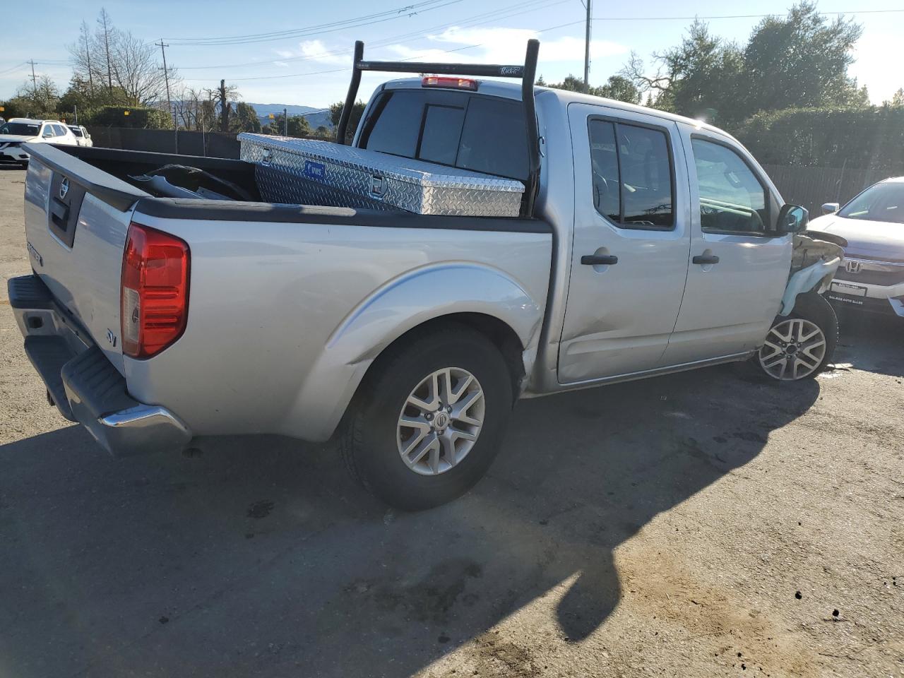 2017 Nissan Navara (Frontier) VIN 1N6AD0ER2HN765464 Copart auction photo, front end / side damage thumbnail 3