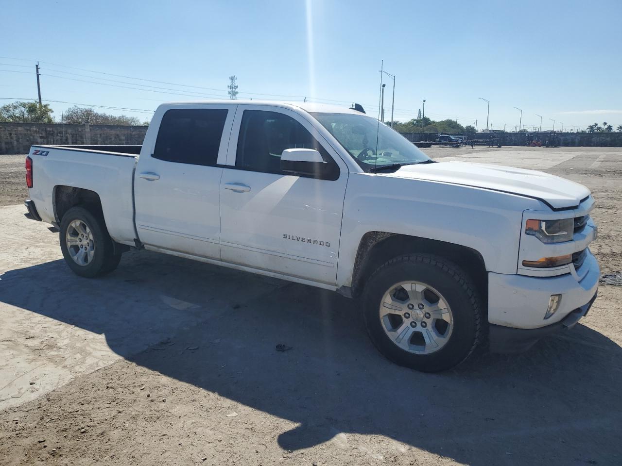 2018 Chevrolet Silverado VIN 3GCUKREC9JG256637 Copart auction photo, mechanical / minor dent/scratches damage thumbnail 4
