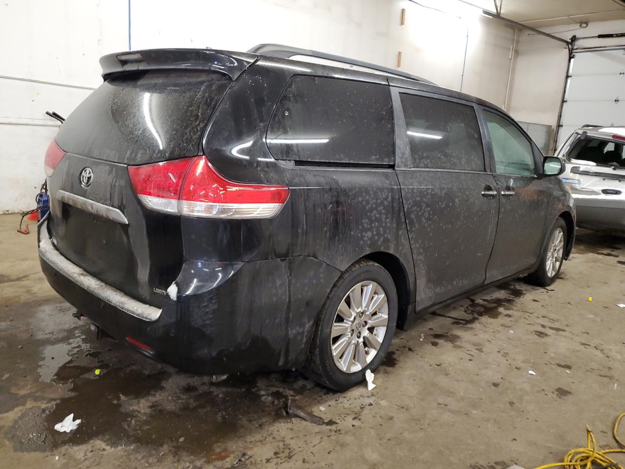 2011 Toyota Sienna VIN 5TDYK3DC6BS074803 Copart auction photo, front end damage thumbnail 3