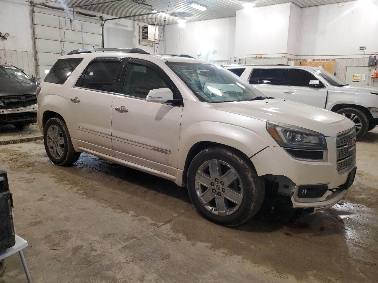 2013 GMC Acadia VIN 1GKKVTKD6DJ213597 Copart auction photo, front end / minor dent/scratches damage thumbnail 4