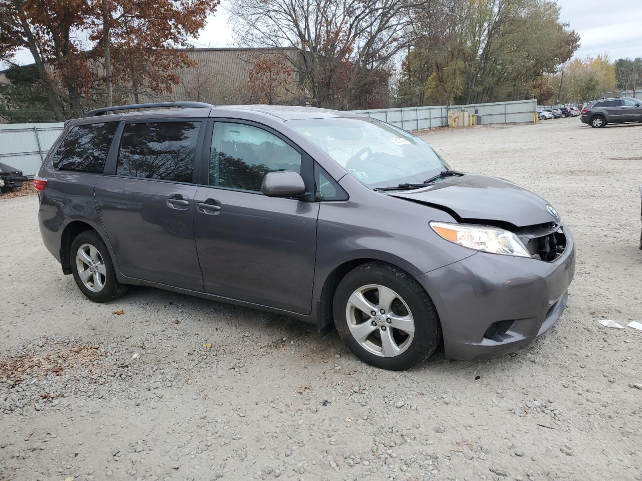 2015 Toyota Sienna VIN 5TDKK3DC2FS687240 Copart auction photo, all over / undercarriage damage thumbnail 4