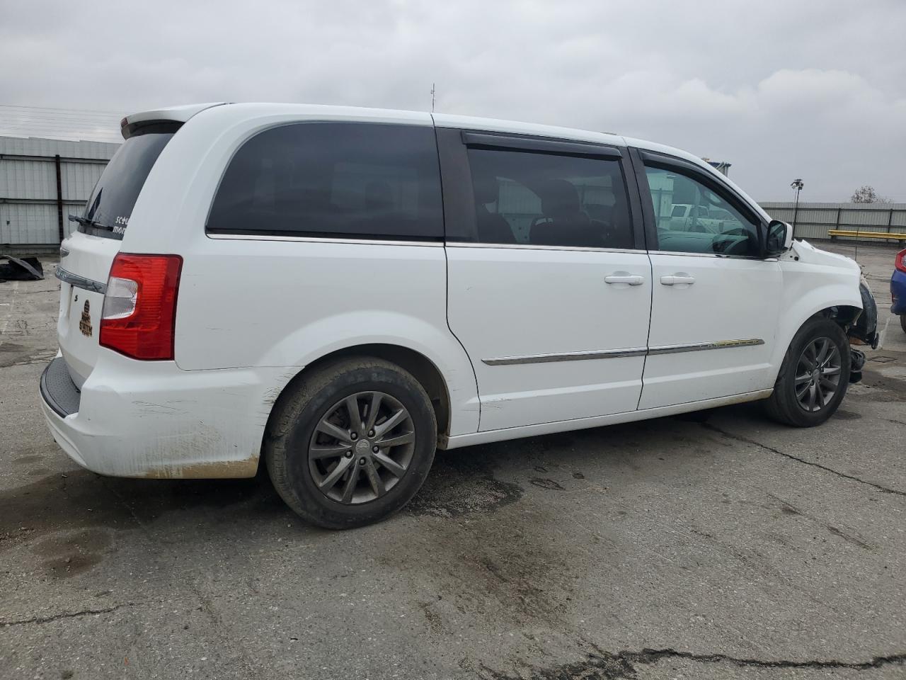 2015 Chrysler Town & Country VIN 2C4RC1HG0FR755170 Copart auction photo, front end damage thumbnail 3