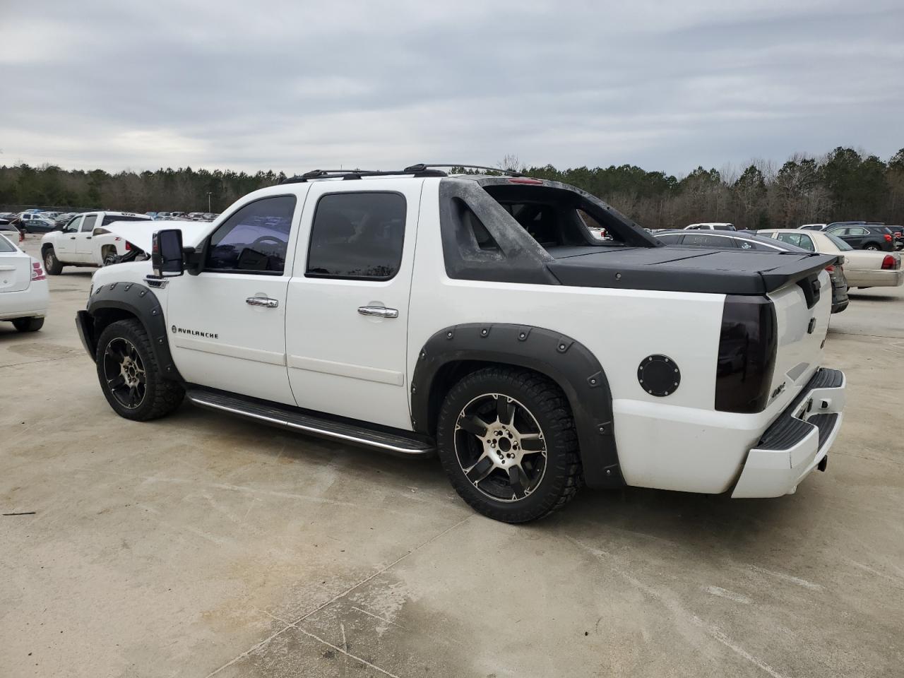 2007 Chevrolet Avalanche VIN 3GNEK123X7G108832 Copart auction photo, front end damage thumbnail 2