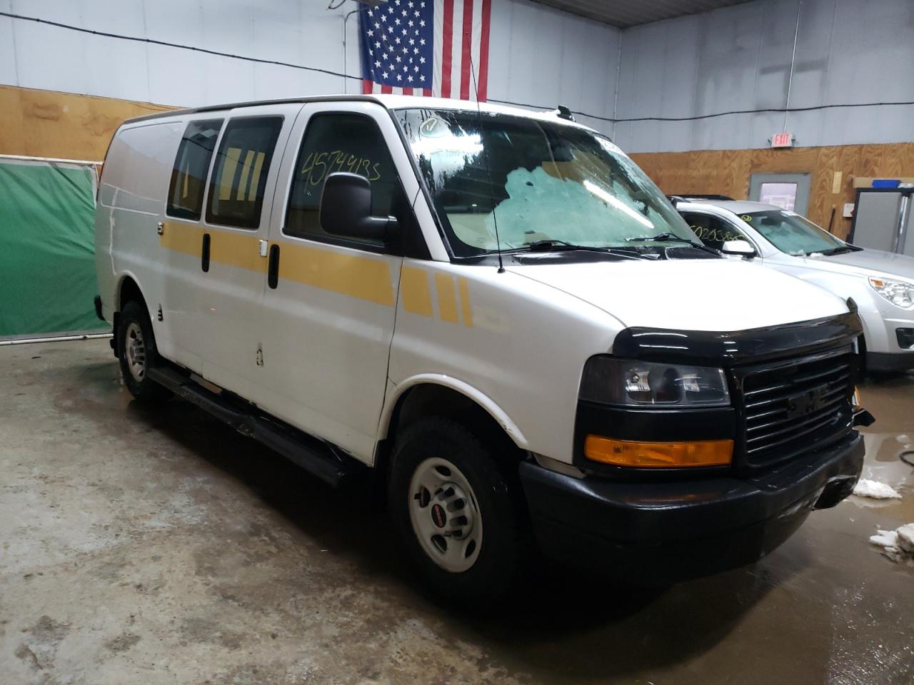 2018 GMC Savana VIN 1GTW7AFG1J1331696 Copart auction photo, front end / minor dent/scratches damage thumbnail 4