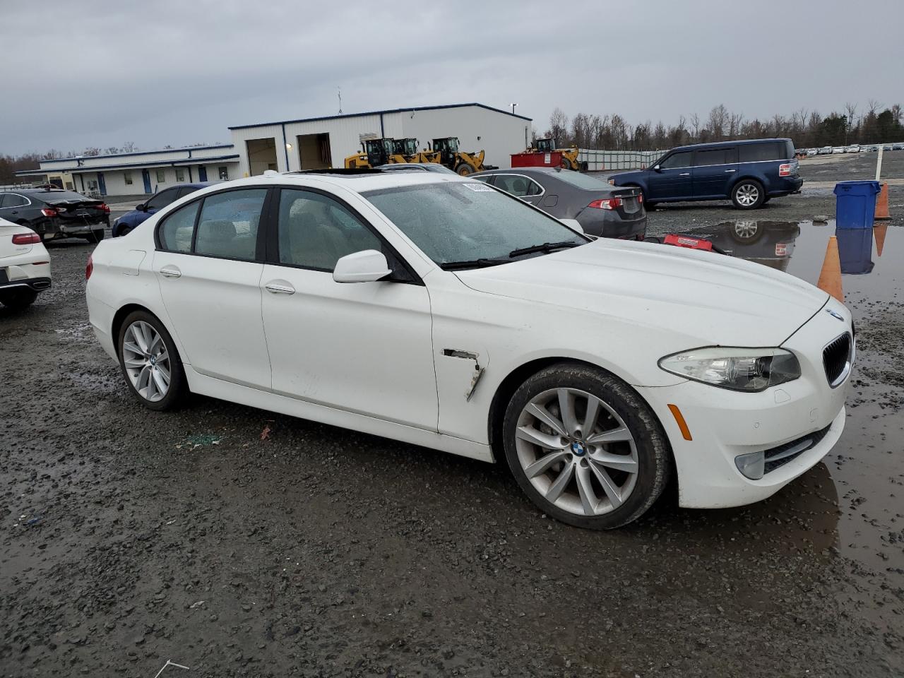 2011 BMW 5er VIN WBAFR7C57BC605681 Copart auction photo, vandalism / top/roof damage thumbnail 4