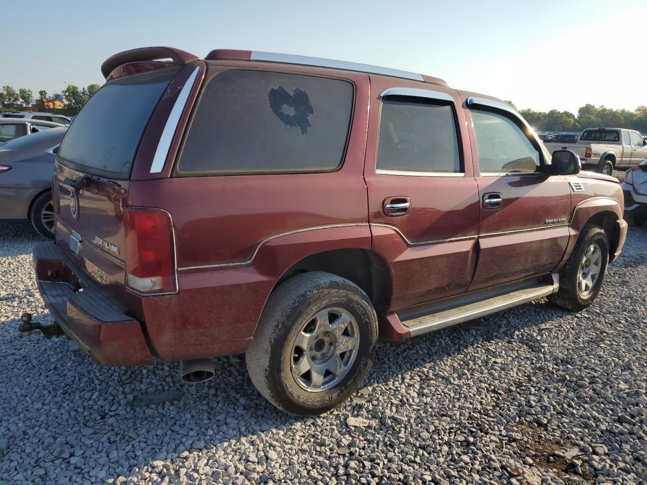 2002 Cadillac Escalade VIN 1GYEC63T92R221885 Copart auction photo, minor dent/scratches damage thumbnail 3