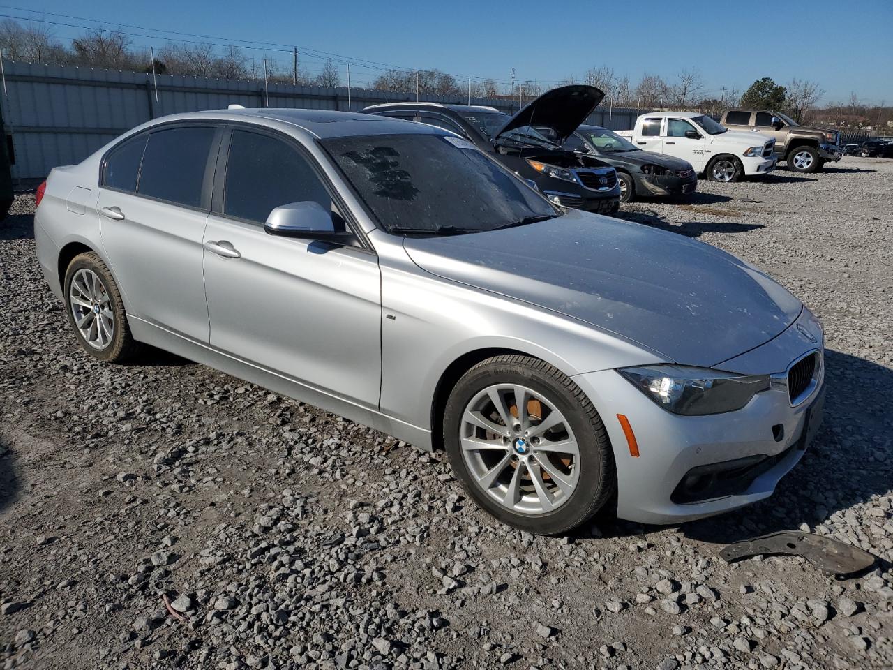2017 BMW 3er VIN WBA8E5G5XHNU41553 Copart auction photo, burn damage thumbnail 4
