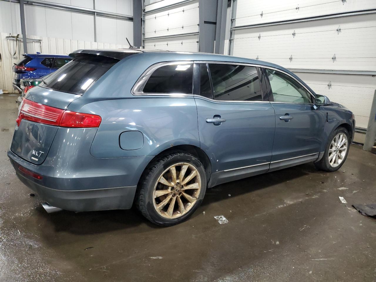 2010 Lincoln MKT VIN 2LMHJ5AT5ABJ22472 Copart auction photo, front end damage thumbnail 3
