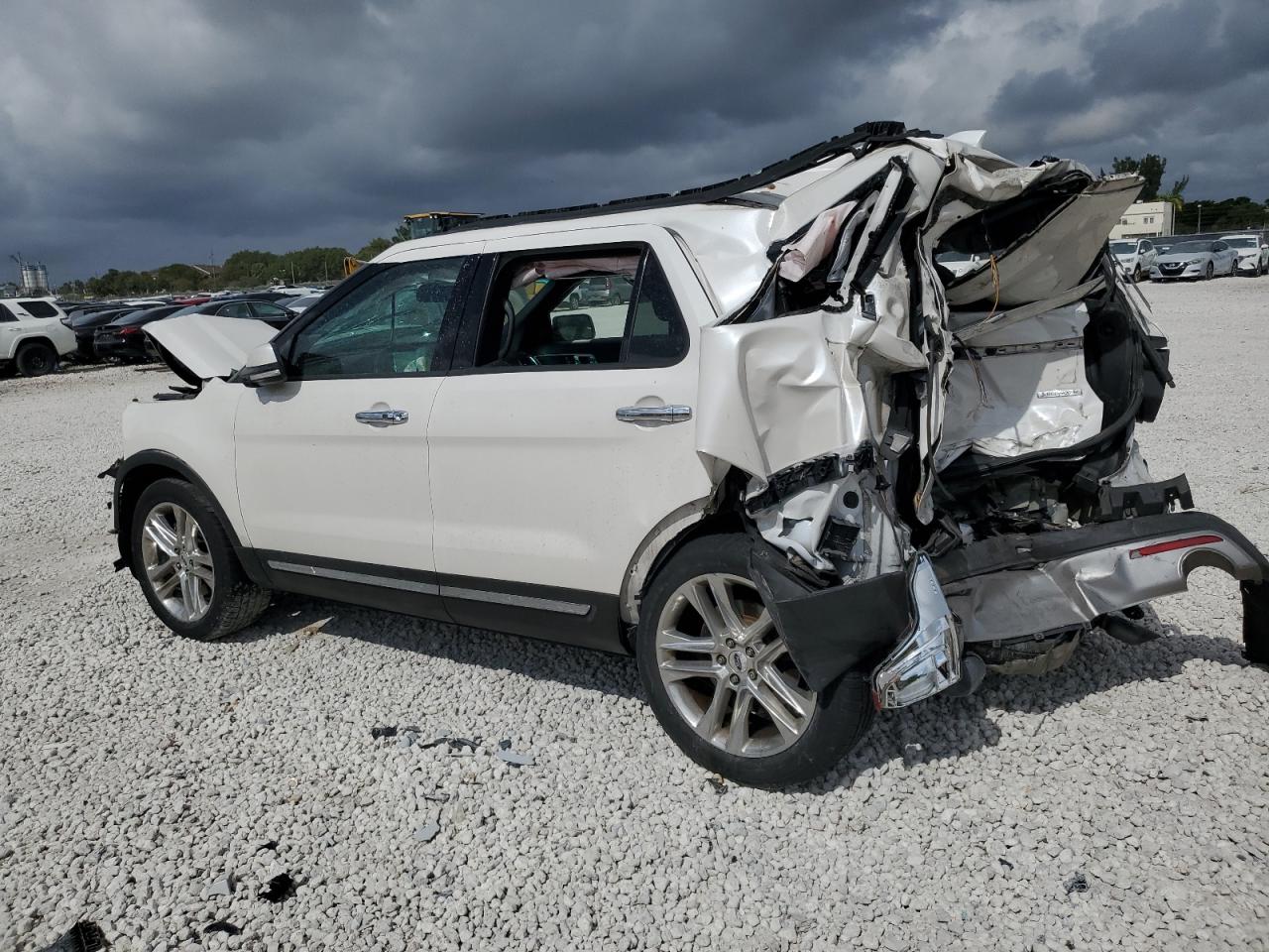 2017 Ford Explorer VIN 1FM5K7FHXHGA01760 Copart auction photo, rear end / front end damage thumbnail 2