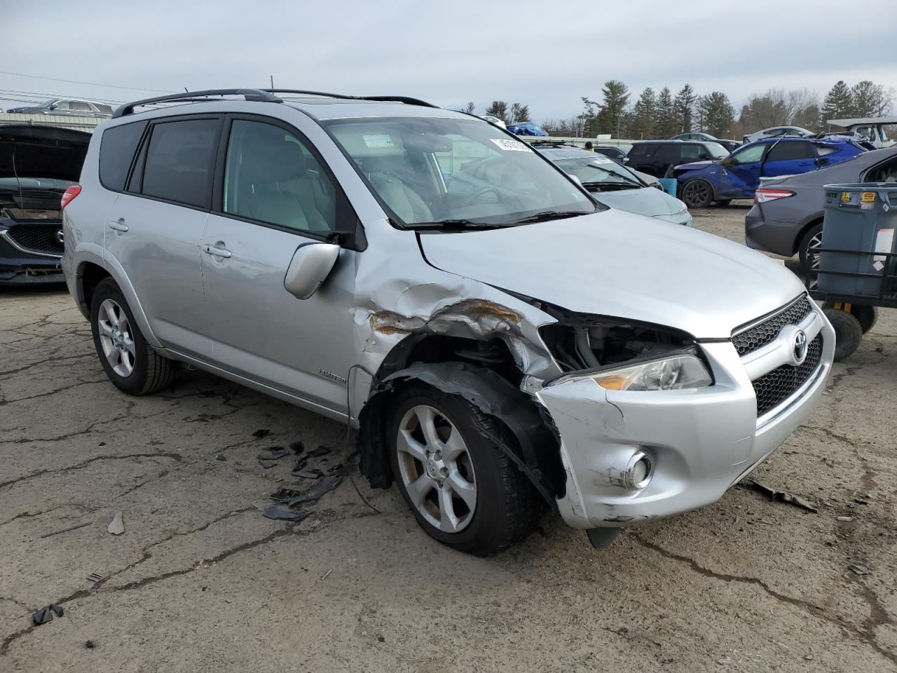 2012 Toyota RAV 4 VIN 2T3DF4DV9CW253329 Copart auction photo, front end / side damage thumbnail 4