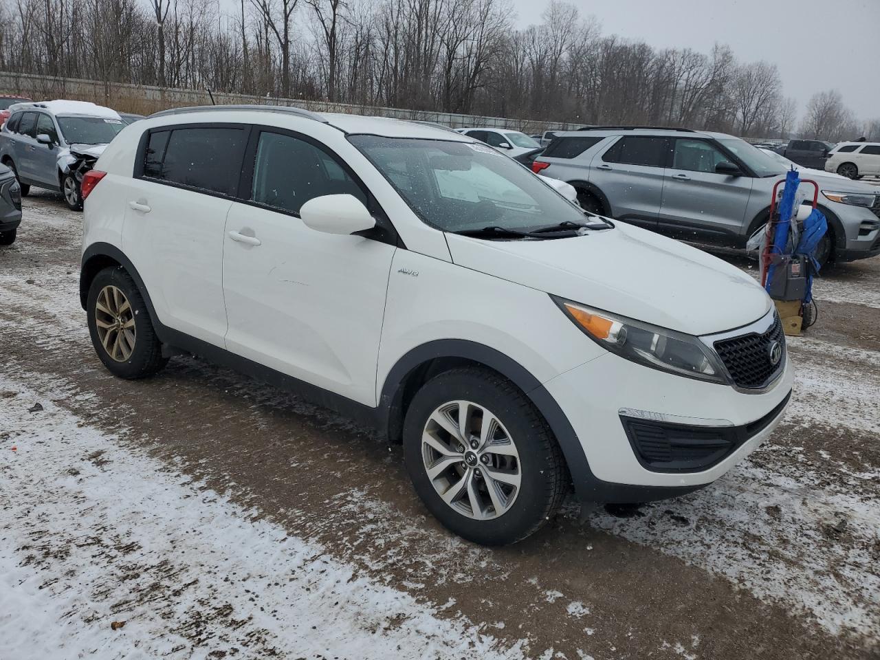 2016 KIA Sportage VIN KNDPBCAC8G7799515 Copart auction photo, mechanical / minor dent/scratches damage thumbnail 4