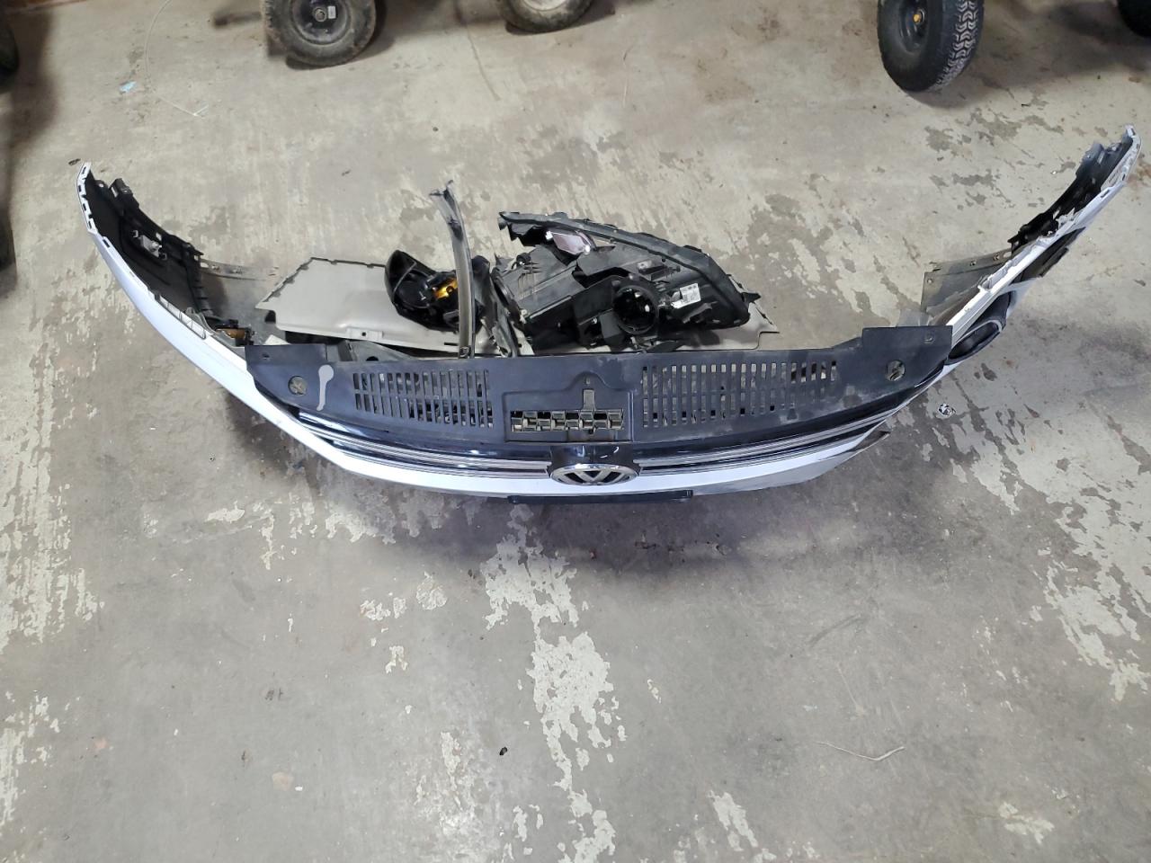 2017 Volkswagen Tiguan VIN WVGUV7AX1HK016341 Copart auction photo, front end damage thumbnail 13