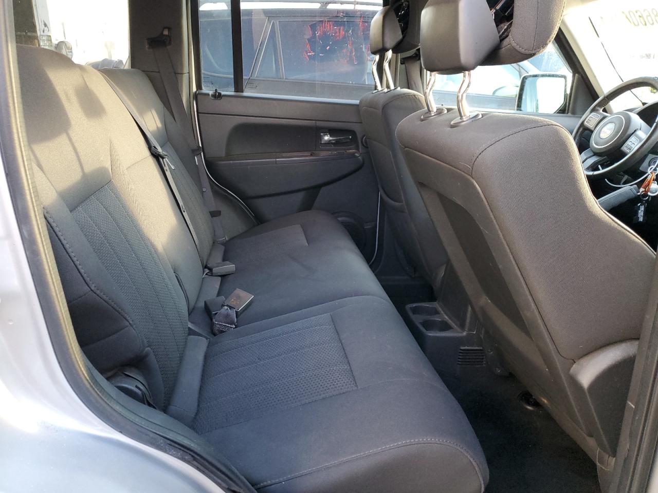2011 Jeep Liberty (North America) VIN 1J4PN2GK8BW549085 Copart auction photo, rear end / minor dent/scratches damage thumbnail 11