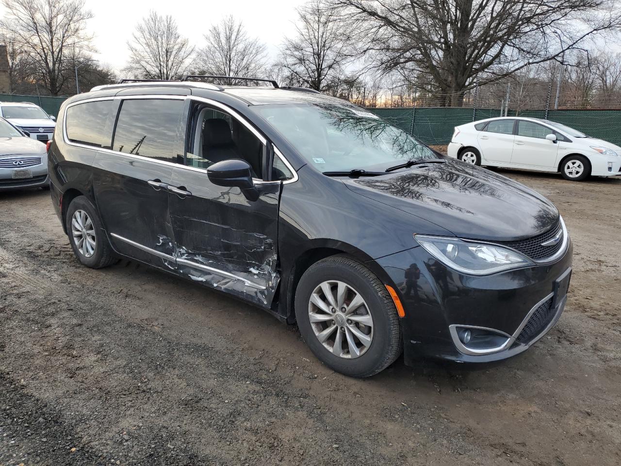 2018 Chrysler Pacifica VIN 2C4RC1BG4JR352827 Copart auction photo, side damage thumbnail 4