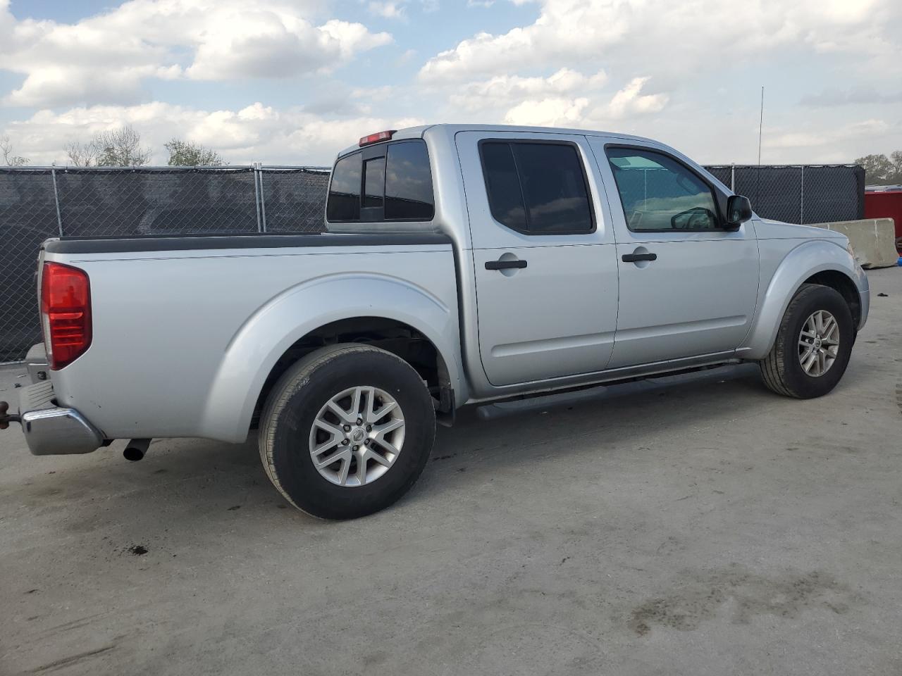 2017 Nissan Navara (Frontier) VIN 1N6DD0ER1HN709206 Copart auction photo, water/flood / minor dent/scratches damage thumbnail 3