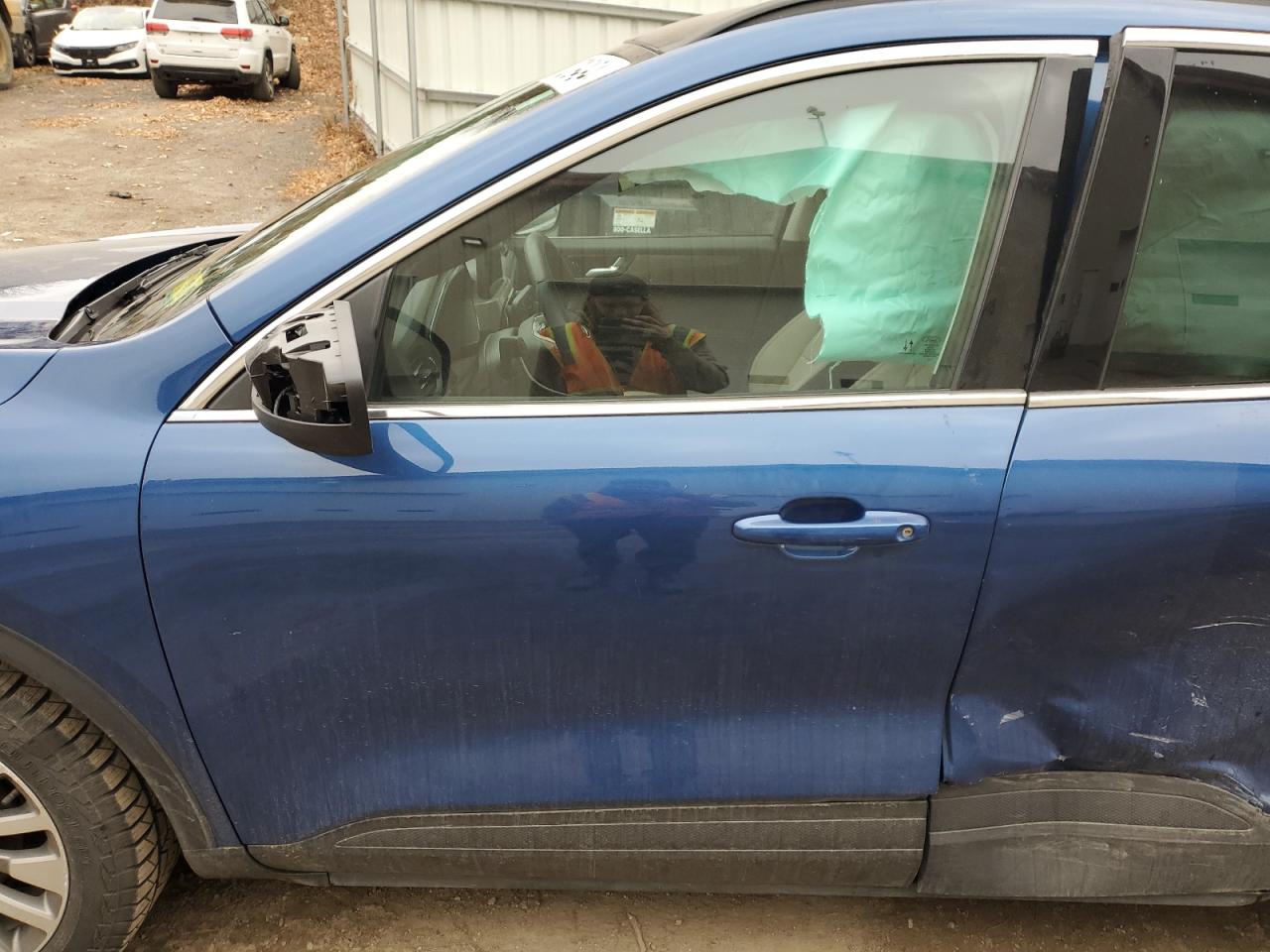 2022 Ford Escape VIN 1FMCU9J96NUB84844 Copart auction photo, side / minor dent/scratches damage thumbnail 7