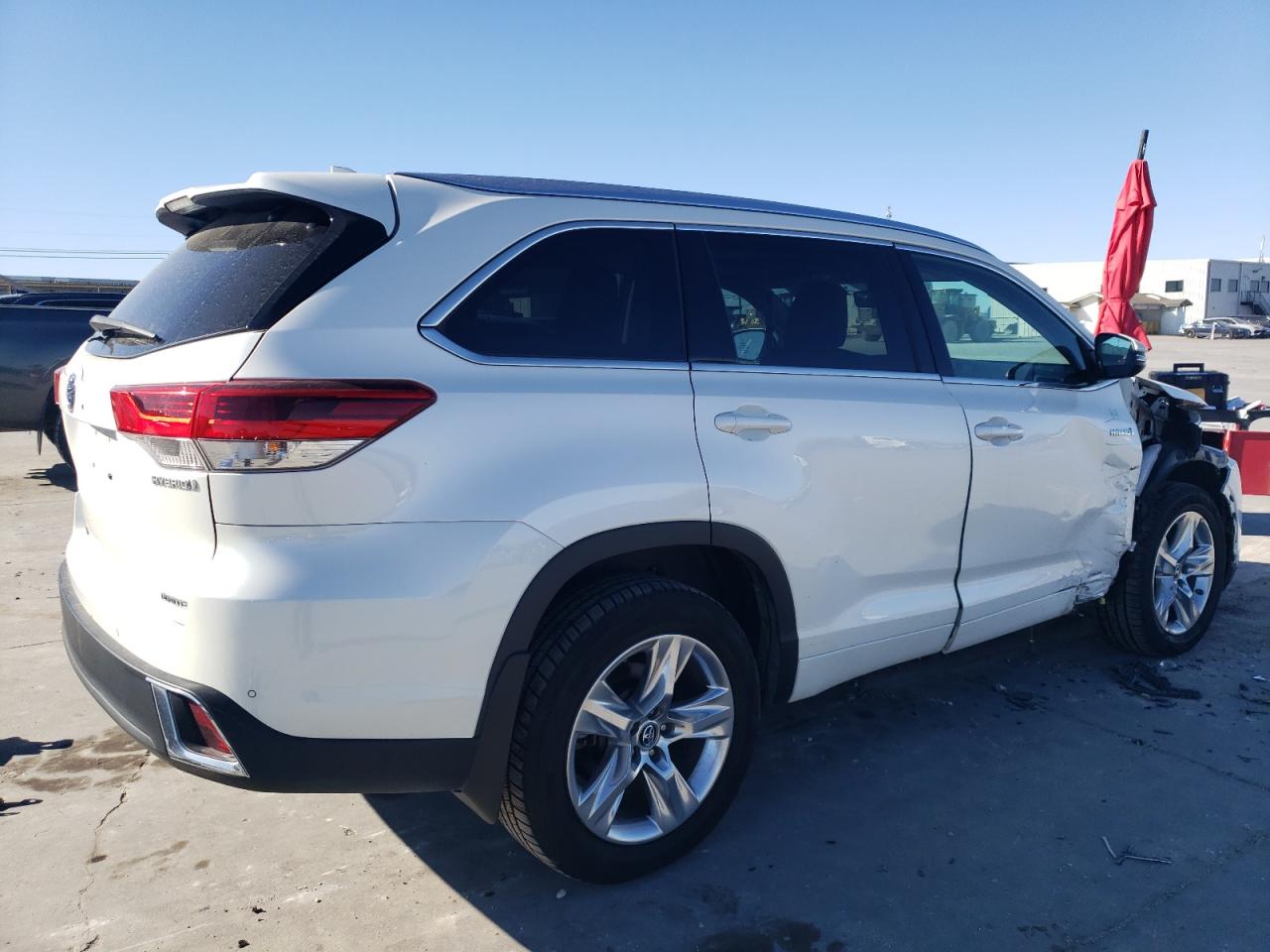 2019 Toyota Highlander VIN 5TDDGRFH5KS071595 Copart auction photo, front end damage thumbnail 3