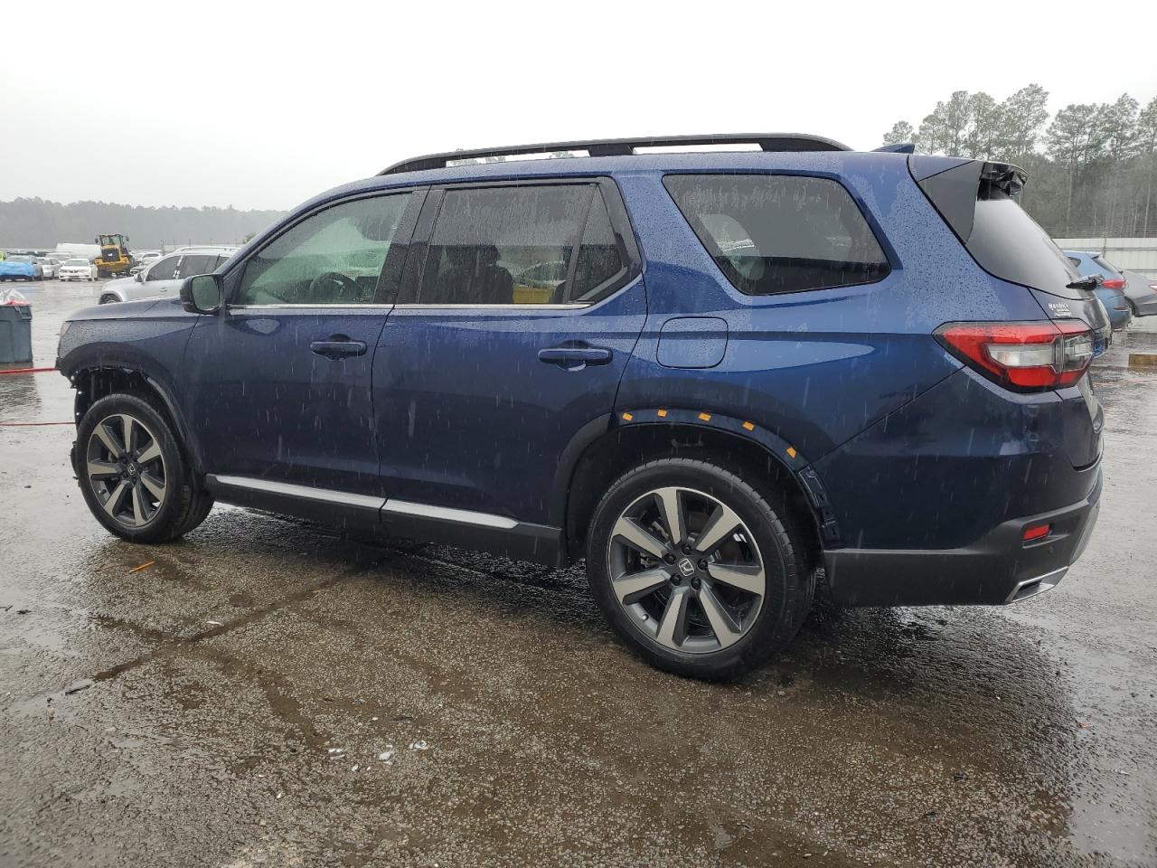 2024 Honda Pilot VIN 5FNYG2H75RB013952 Copart auction photo, side / front end damage thumbnail 2