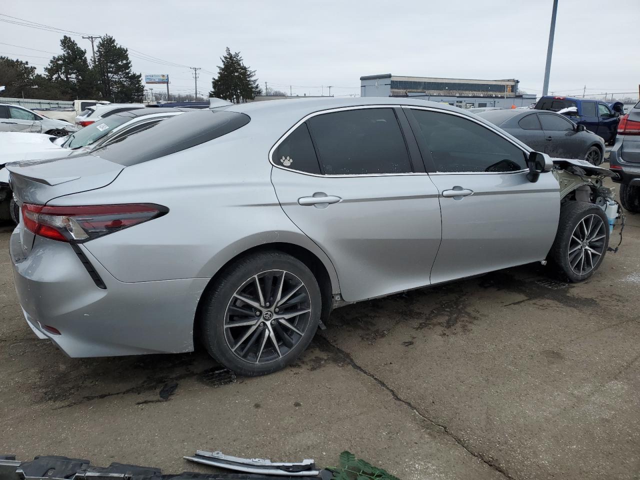 2021 Toyota Camry VIN 4T1G11AK6MU569995 Copart auction photo, front end damage thumbnail 3