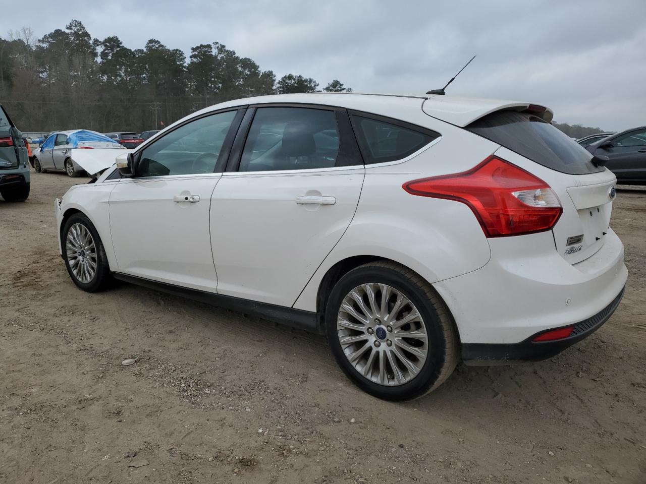 2012 Ford Focus VIN 1FAHP3N20CL335682 Copart auction photo, front end damage thumbnail 2