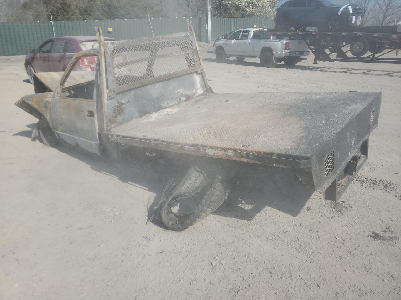 1995 Chevrolet GMT-400 VIN 1GBGC24K1SE116332 Copart auction photo, burn damage thumbnail 2