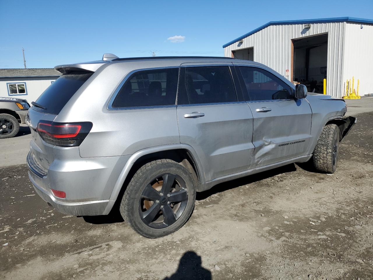 2015 Jeep Grand Cherokee VIN 1C4RJFAG7FC136054 Copart auction photo, front end / side damage thumbnail 3