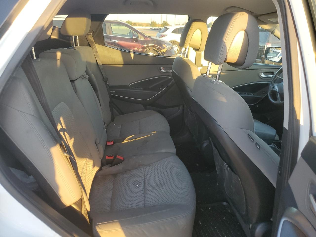 2018 Hyundai Santa Fe VIN 5NMZT3LB1JH061629 Copart auction photo, unknown / minor dent/scratches damage thumbnail 11