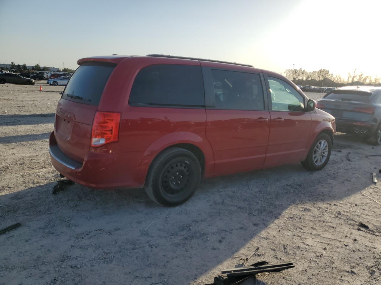 2013 Dodge Caravan VIN 2C4RDGCG5DR538878 Copart auction photo, front end / minor dent/scratches damage thumbnail 3