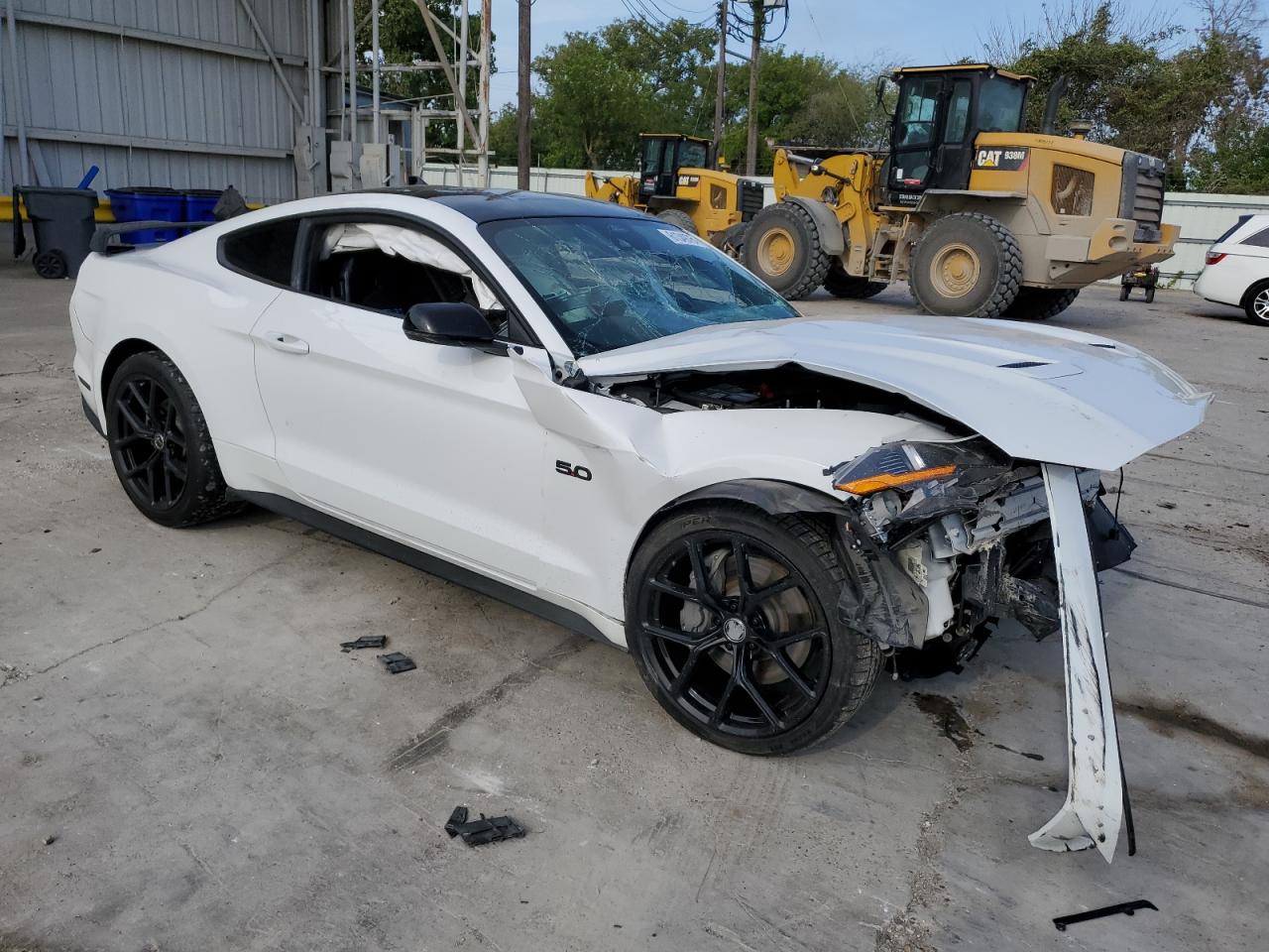2022 Ford Mustang VIN 1FA6P8CFXN5121946 Copart auction photo, front end / rear end damage thumbnail 4