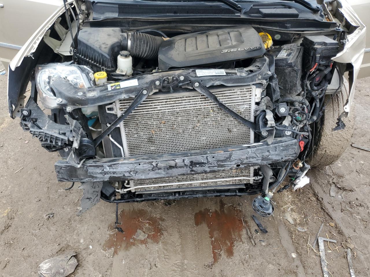 2014 Chrysler Town & Country VIN 2C4RC1CG2ER165008 Copart auction photo, front end / mechanical damage thumbnail 13