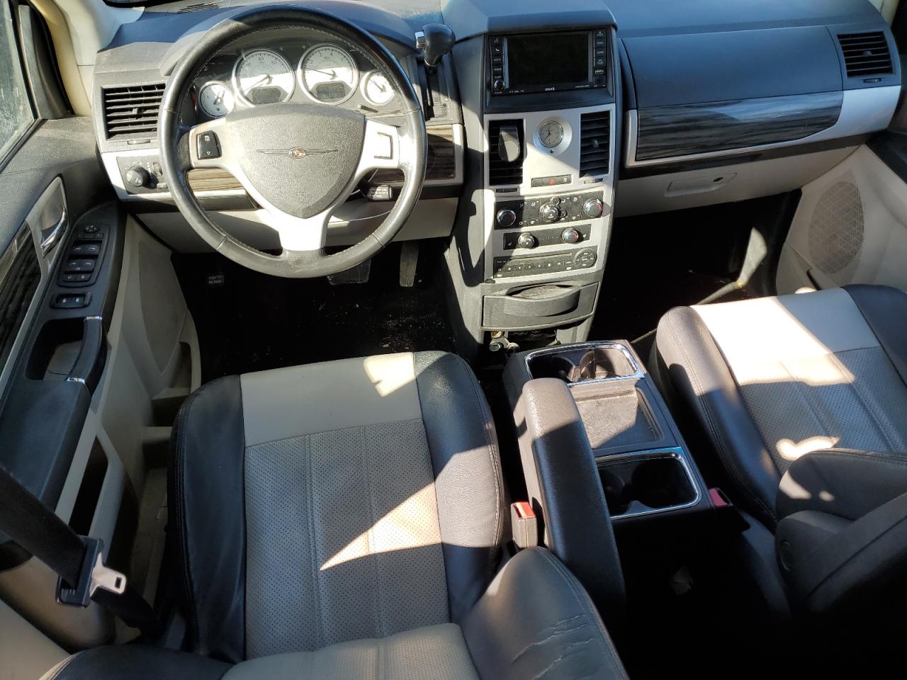 2010 Chrysler Town & Country VIN 2A4RR5DX9AR279922 Copart auction photo, front end damage thumbnail 8