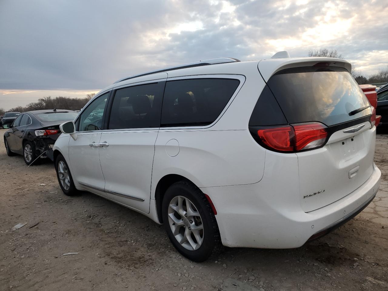 2017 Chrysler Pacifica VIN 2C4RC1EG1HR704946 Copart auction photo, front end damage thumbnail 2