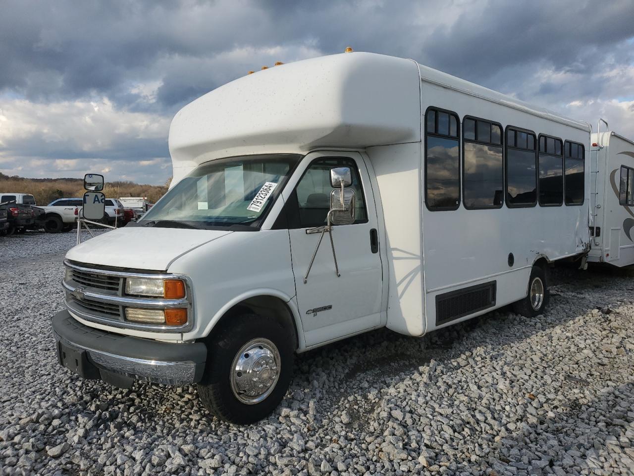 2000 Chevrolet Express VIN 1GBJG31J5Y1250241 - Copart auction photo