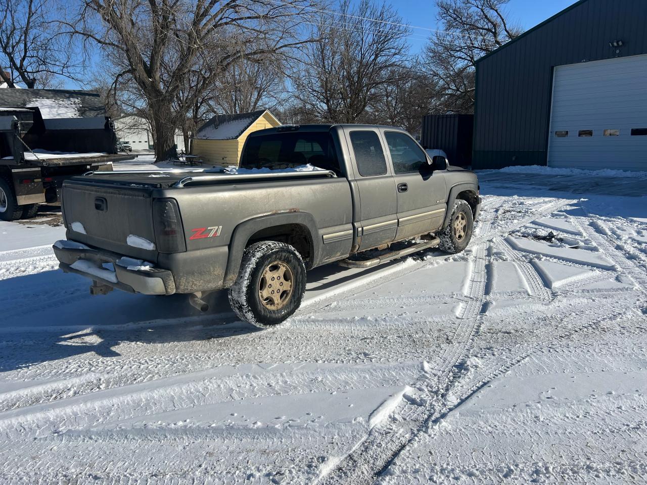 1999 Chevrolet Silverado VIN 2GCEK19T8X1271583 Copart auction photo, front end / minor dent/scratches damage thumbnail 4
