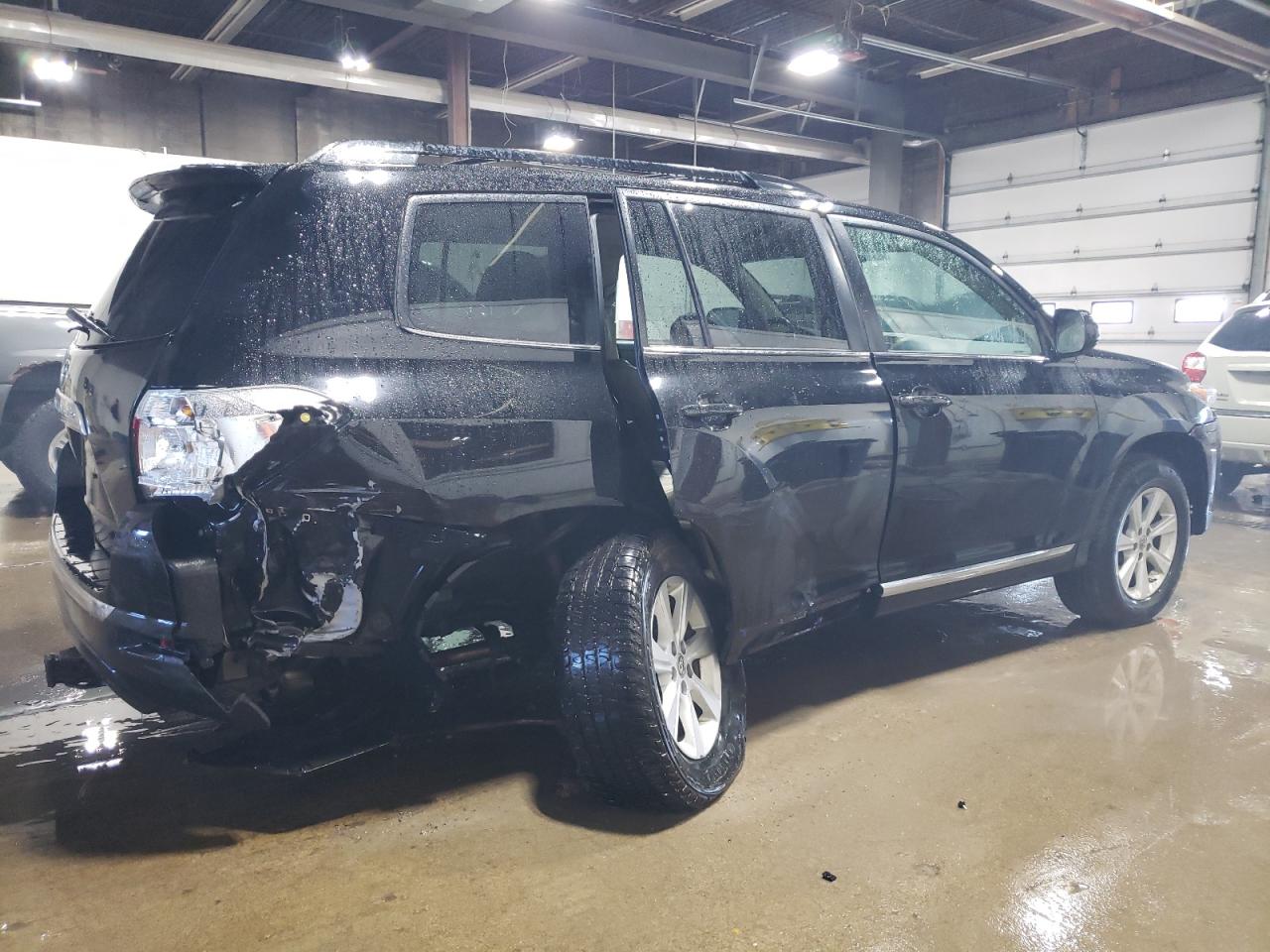 2012 Toyota Highlander VIN 5TDZK3EH8CS063141 Copart auction photo, rear end / side damage thumbnail 3