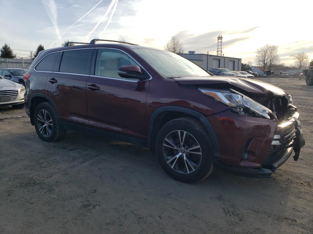 2019 Toyota Highlander VIN 5TDBZRFH9KS925800 Copart auction photo, front end damage thumbnail 4